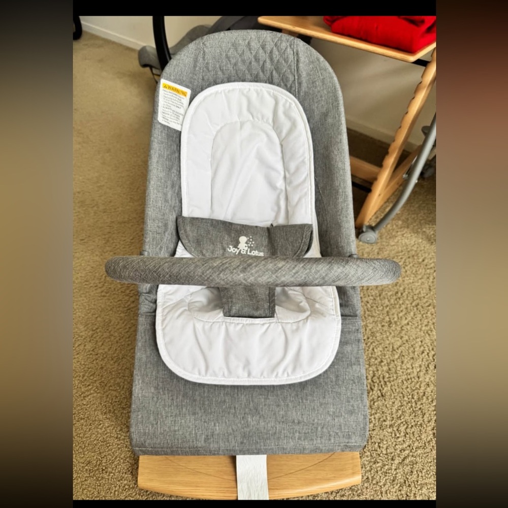 Joy & Lotus Baby Bouncer 🩶